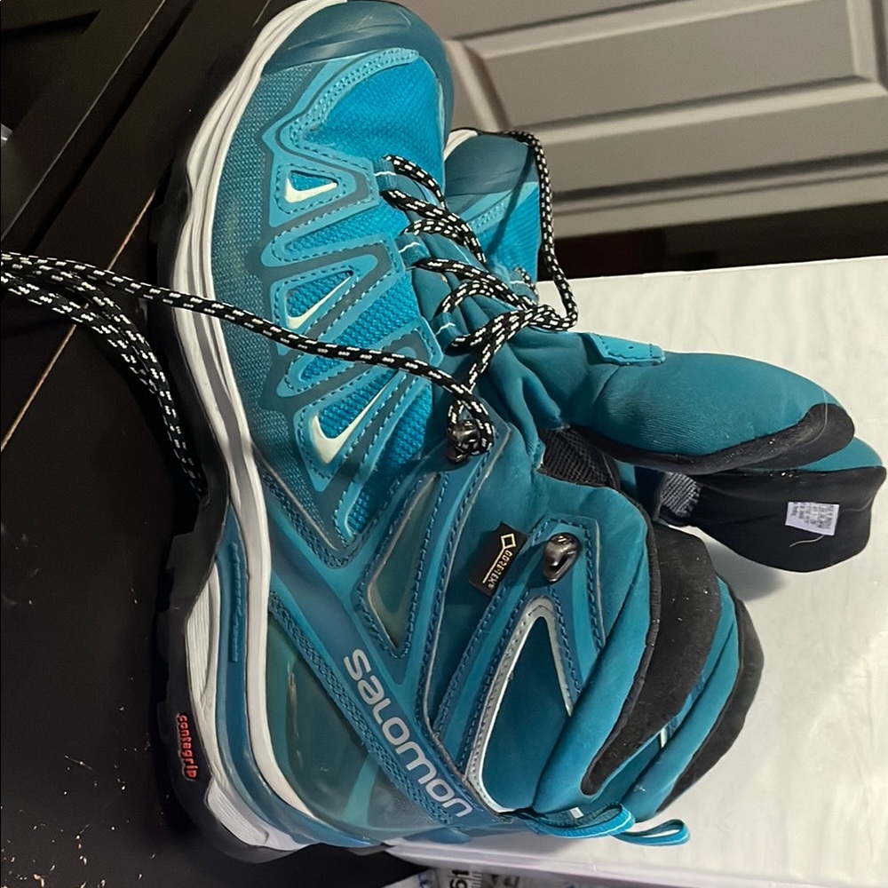 Salomon Blue Sneakers with Trail-Ready Design